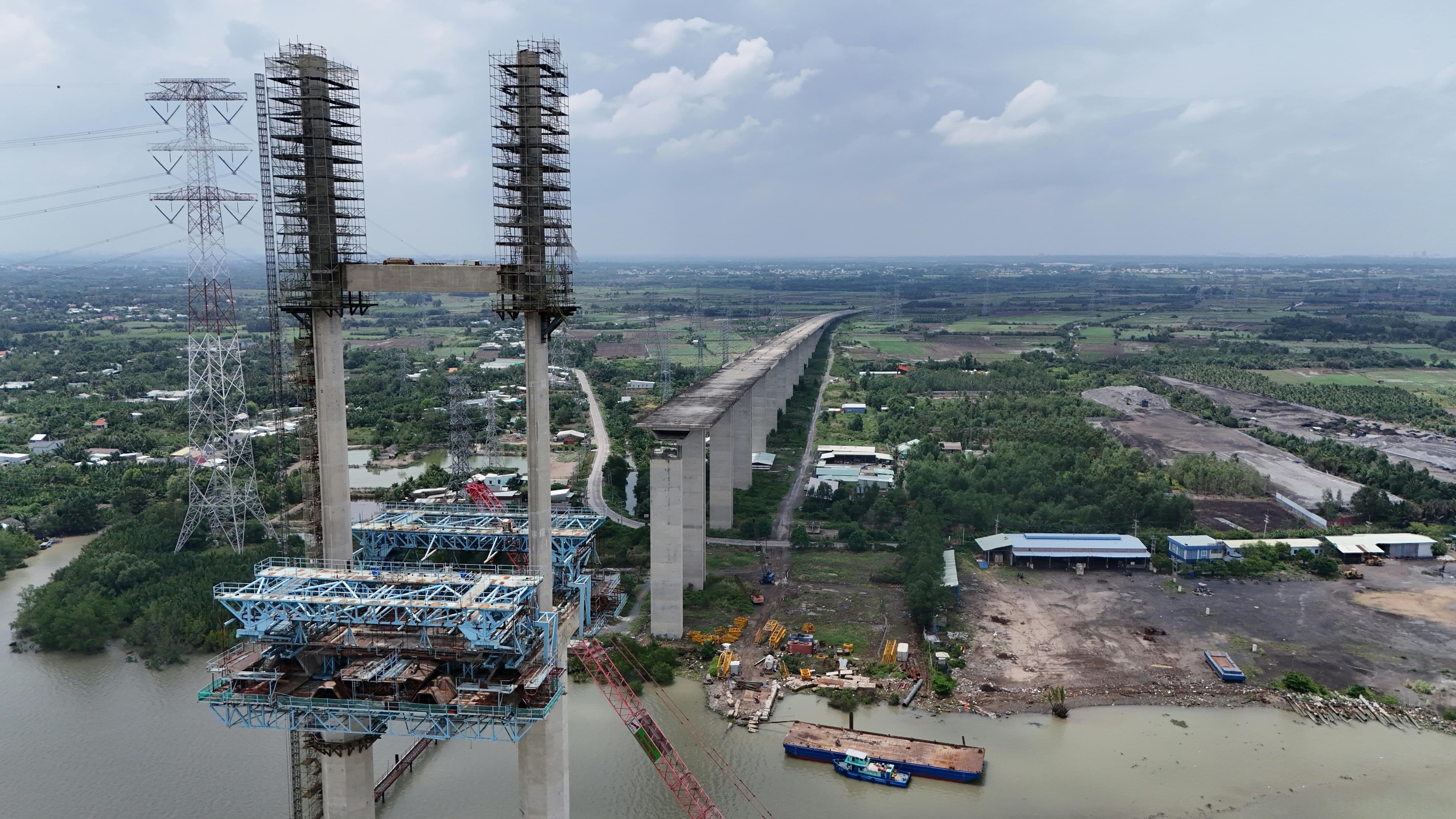 Công trình cầu đang thi công